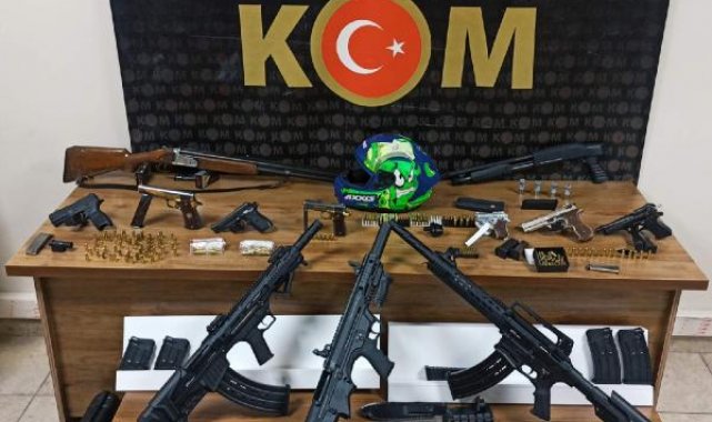 Sosyal medyadan husumetlilerine silahla gözdağı veren 7 şüpheli yakalandı