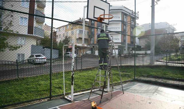 Spor sahaları bakımdan geçiyor