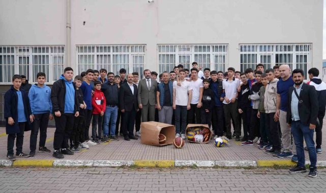Sporcu kenti Gürsu'da okullara spor desteği