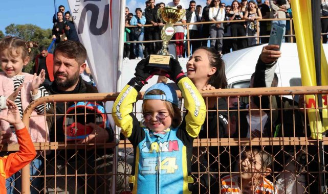 Süpermoto yarışlarında birincilik Zayn'ın