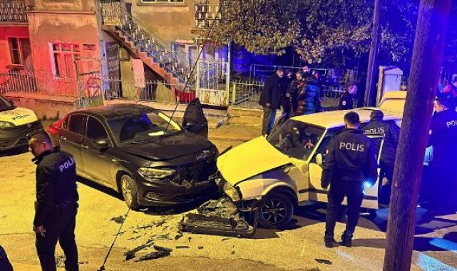 Takip sırasında otomobiliyle polis aracına çarpan ehliyetsiz sürücüye 41 bin lira ceza