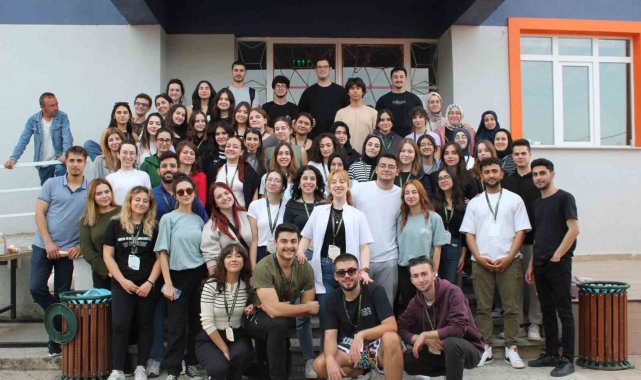 Tıp öğrencileri çadır projesiyle gönüllü sağlık hizmeti vermeye devam ediyor