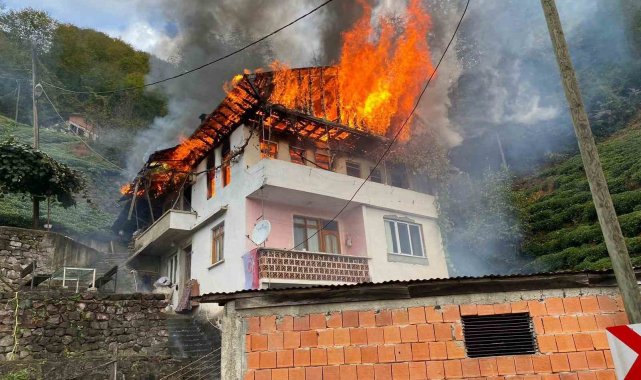 Trabzon'un Sürmene ilçesinde korkutan yangın