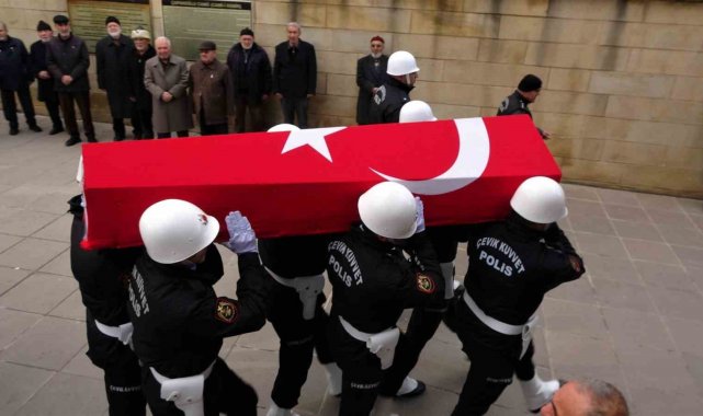 Trafik kazasında hayatını kaybeden polis memuru son yolculuğuna uğurladı