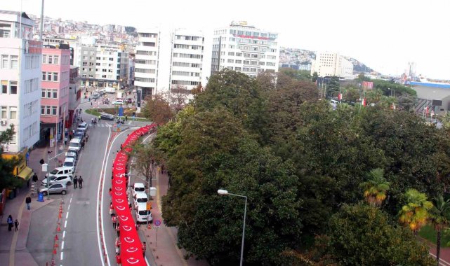 Türk Kızılay Samsun Şubesi'nden bayrak yürüyüşü