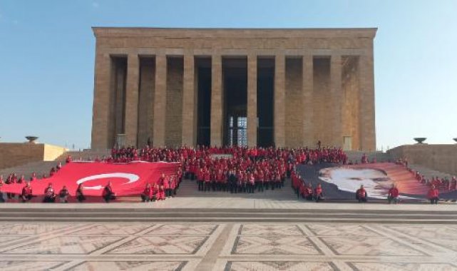Türk Kızılay'dan Anıtkabir'e ziyaret