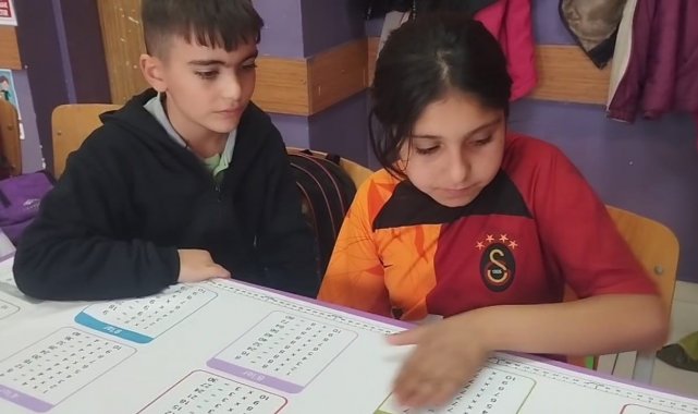 Tutak'ta öğrenciler sıralarını bilgi kaynağı yaptı