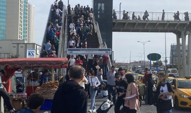 Uluslararası İstanbul Kitap Fuarı'nda hafta sonu yoğunluğu yaşandı