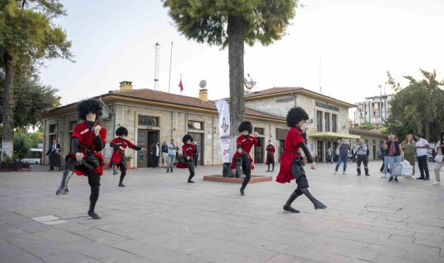Uluslararası Tarsus Festivali coşkusu Mersin'i sardı