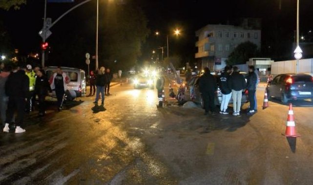 Ümraniye'de kazaya müdahale eden polise çarpan araç kaçtı; polis hastaneye kaldırıldı