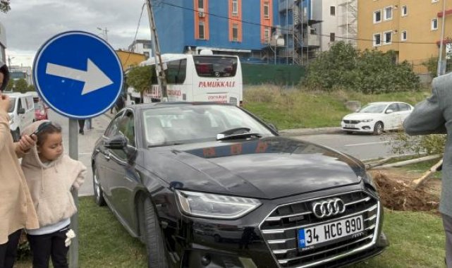 Ümraniye'de otobüs otomobile çarptı: 2 yaralı