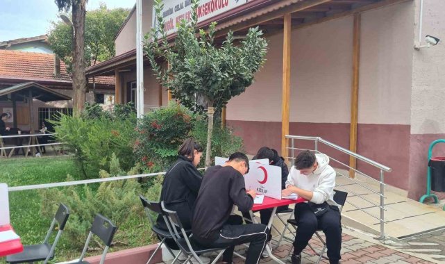 Üniversite öğrencilerinden 45 ünite kan bağışı