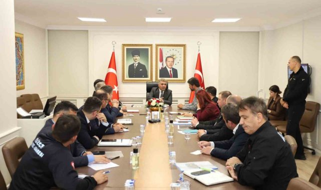 Vali Aslan halk gününde vatandaşları dinledi