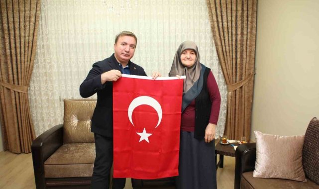 Vali Aydoğdu şehit annesini ziyaret etti
