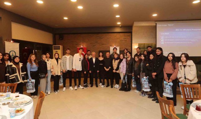 Vali Çeber ve Başkan Tahmazoğlu öğrenciler ile birlikte ecdadı ziyaret ettiler