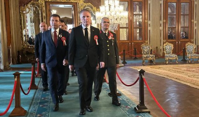 Vali Gül Atatürk'ün Dolmabahçe Sarayı'ndaki odasını ziyaret etti
