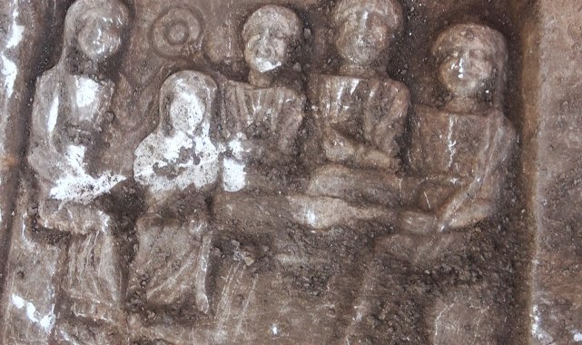 Yalova'da hafriyat çalışmasında bin 800 yıllık mezar steli çıktı