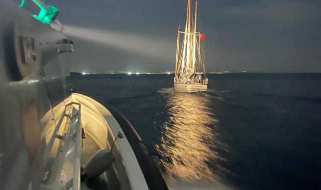 Yelkenli teknede 78 düzensiz göçmen yakalandı