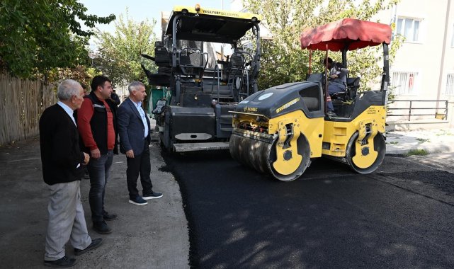 Yeşilyurt'ta yol çalışmaları sürüyor