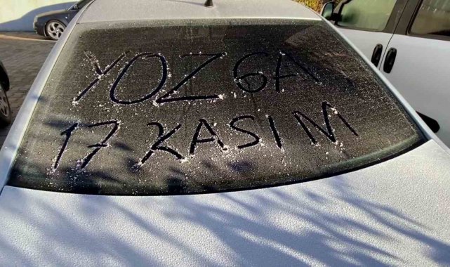Yozgat'ta soğuk hava etkisini gösterdi, araç camları buz tuttu