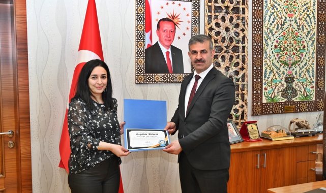 'Best Perforsmance' ödüllü flim ekibine Rektör Çiftçi'den teşekkür belgesi