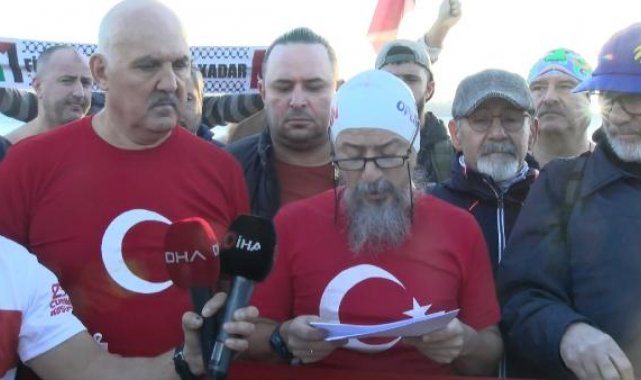'Sarayburnu Fatihleri' Gazze'de yaşananlara dikkat çekmek için yüzdü