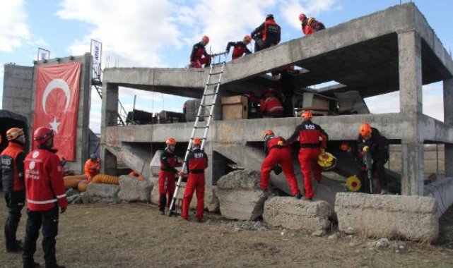 7.9 büyüklüğündeki 1939 depreminin yıl dönümünde Erzincan'da tatbikat