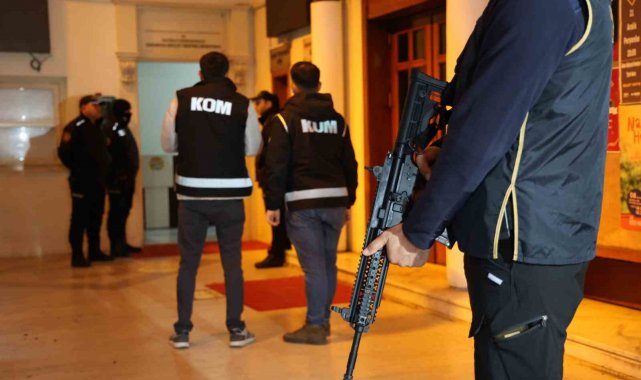 Adana Büyükşehir Belediyesine ihaleye fesat karıştırma ve rüşvet operasyonu: Çok sayıda gözaltı var