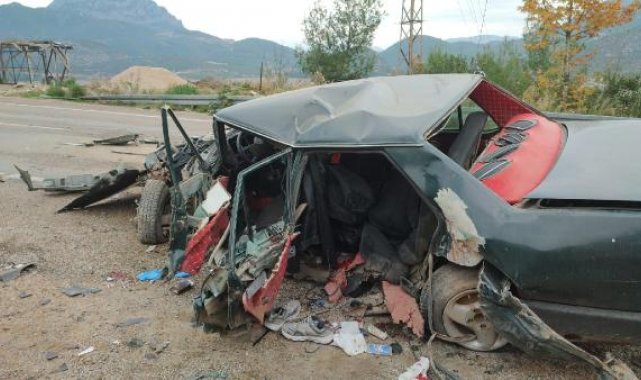 Adana'da otomobiller çarpıştı: 1'i ağır, 4 yaralı
