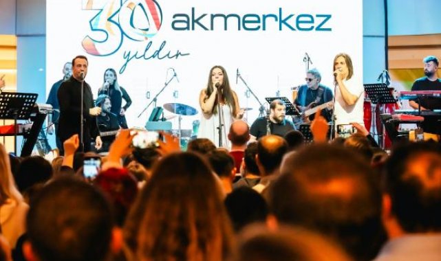 Akmerkez, 30'uncu yılını İzel-Çelik-Ercan konseriyle kutladı