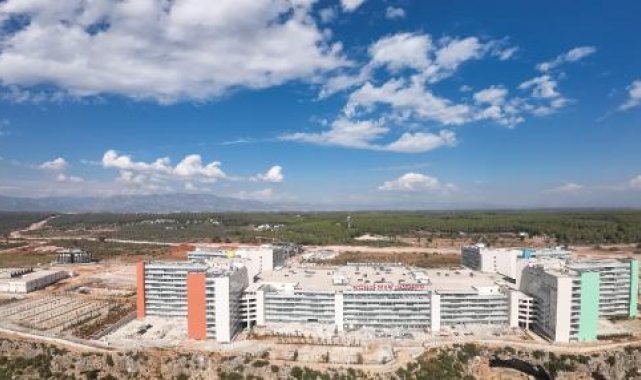 Antalya'nın tek şehir hastanesi, deprem anında 32 santim esneyebilecek