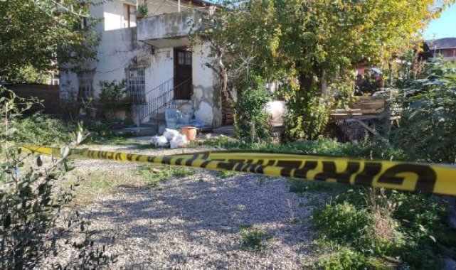Arkadaşları ile oturduğu başından tabanca ile vurularak öldü