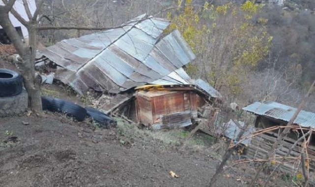 Artvin'de heyelan; ev, ahır ve samanlık çöktü, 1 inek öldü