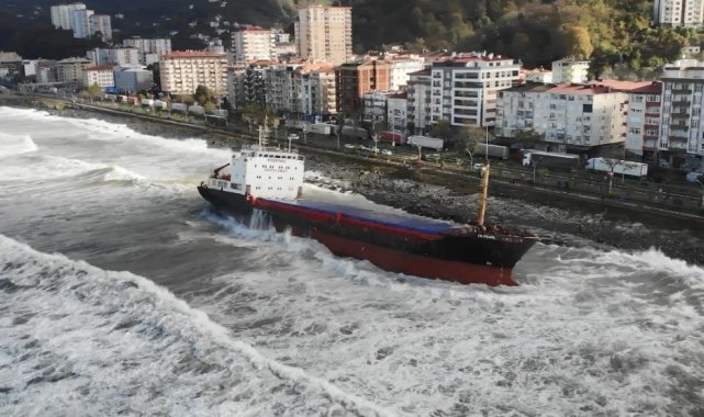 Artvin'de karaya oturan geminin onarım çalışması sürüyor