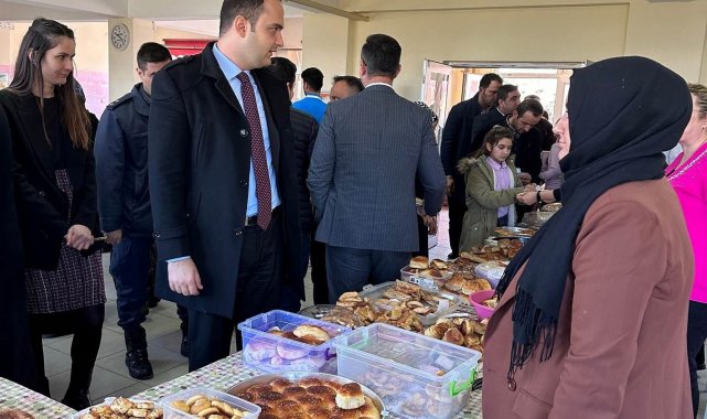 Aslanapa'da Filistin için hayır çarşısı açıldı