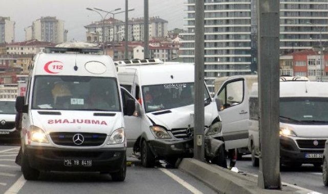 Avcılar'da direksiyon başında rahatsızlanan sürücünün kazası kamerada