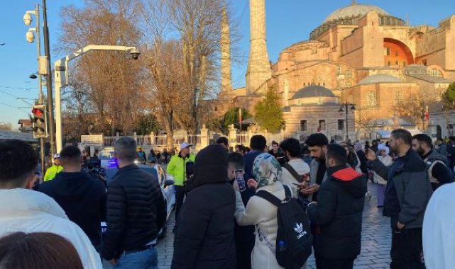 Ayasofya'daki lüks polis araçları yoğun ilgi çekti