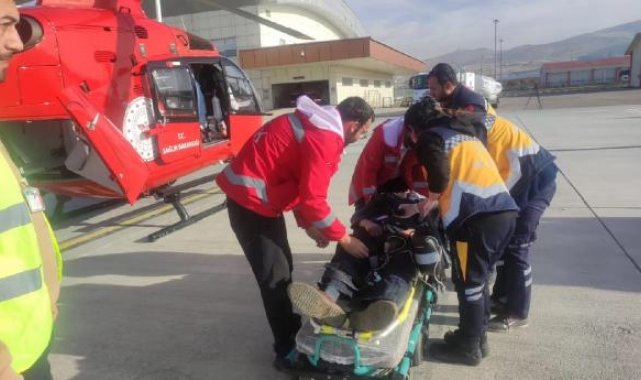 Bahçesaray'daki hasta, ambulans helikopterle Van'a sevk edildi