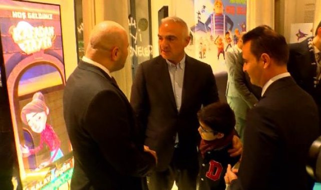 Bakan Ersoy ve Kacır 'Rafadan Tayfa' filminin galasına katıldı