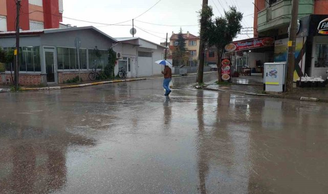 Balıkesir'de sağanak etkili oldu