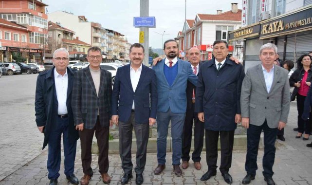 Balıkesir'in kalplere dokunan doktorunun ismi memleketinde bir sokağa verildi