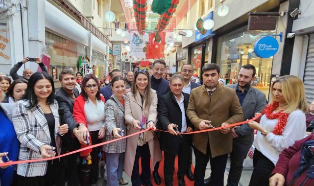 Bandırma'da El Emeği Yılbaşı Alışveriş Günleri Başladı