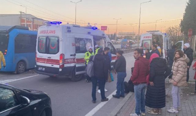 Bariyerlere çarpan minibüsteki 15 yolcu yaralandı