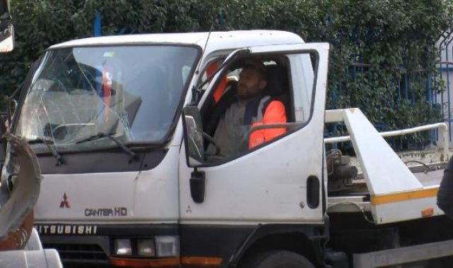 Başakşehir'de beton mikseri ile çekici çarpıştı