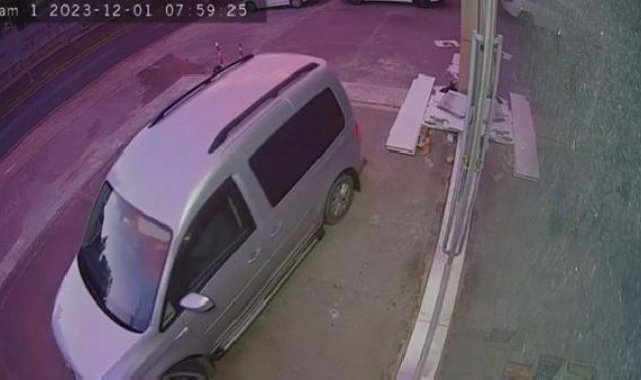 Başakşehir'de park halindeki minibüsten hırsızlık