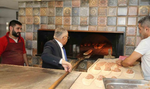 Başkan Büyükkılıç, fırının başına geçti, pide pişirdi