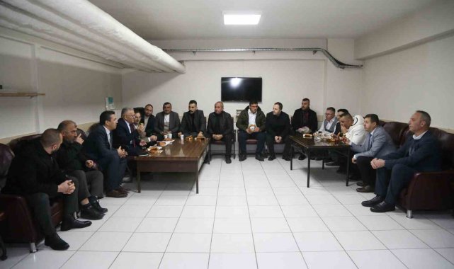 Başkan Büyükkılıç; şoförlerle çay içti, simit yedi