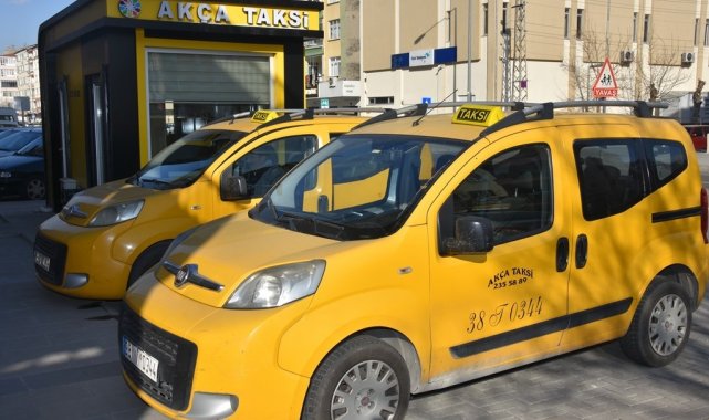 Başkan Çolakbayrakdar, "Şehrin çehresini değiştiren modern taksi durakları yapıyoruz"