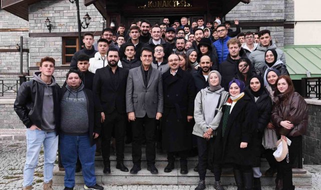 Başkan Dündar, Uludağ'ın zirvesinde gençlerle buluştu