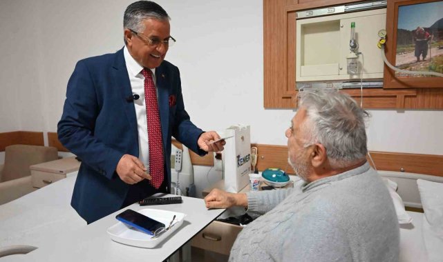 Başkan Topaloğlu'ndan hastalara ziyaret